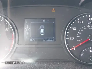 2018 Kia Optima LX z VIN KNAGT4L36J5216858, wystawiony jako IAAI lot #42149047 z przebiegiem 121 845 mil mil oraz . Historia ofert i sprzedaży dostępna na DreamBid. Obrazek 7.