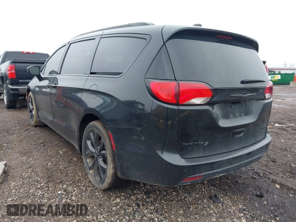 2018 Chrysler Pacifica Limited z VIN 2C4RC1GG6JR351865, wystawiony jako IAAI lot #42011065 z przebiegiem 120 407 mil mil oraz . Historia ofert i sprzedaży dostępna na DreamBid. Obrazek 3.