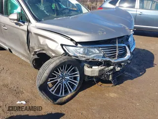 2016 Lincoln MKX Reserve with VIN 2LMTJ6LR7GBL90370, listed as a IAAI auction lot 41578776 with Not Provided miles and . Bid and sale history available at DreamBid. Image 6.