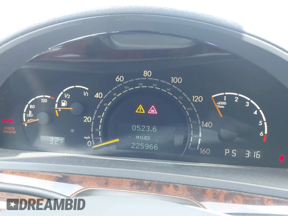 2001 Mercedes-Benz S-Class with VIN WDBNG75JX1A192890, listed as a IAAI auction lot 42088877 with 225,966 mi miles. Bid and sale history available at carsss.com. Image 7.