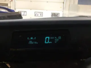 2005 Toyota Prius z VIN JTDKB20U953034977, wystawiony jako IAAI lot #42177898 z przebiegiem 199 079 mil mil oraz . Historia ofert i sprzedaży dostępna na DreamBid. Obrazek 7.