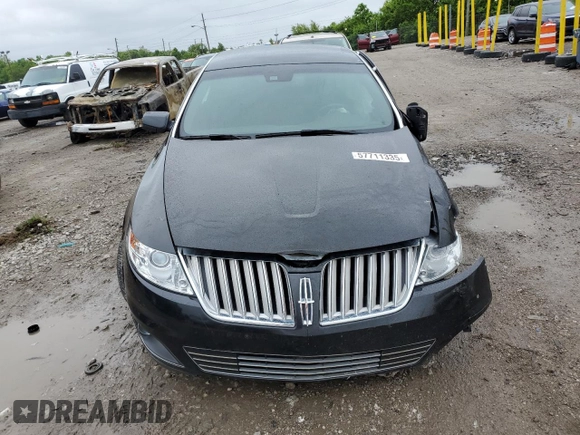 2010 Lincoln MKS z VIN 1LNHL9DR5AG601996, wystawiony jako Copart lot #57711335 z przebiegiem Nie podano mil oraz Szkoda całkowita • Salvage title. Historia ofert i sprzedaży dostępna na DreamBid. Obrazek 5.