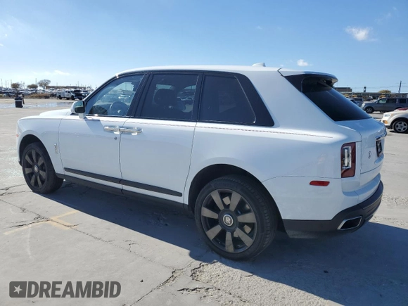 2021 Rolls-Royce Cullinan z VIN SLATV4C0XMU206479, wystawiony jako Copart lot #79633803 z przebiegiem 12 056 mil mil oraz Czysty tytuł • Clean title. Historia ofert i sprzedaży dostępna na DreamBid. Obrazek 2.