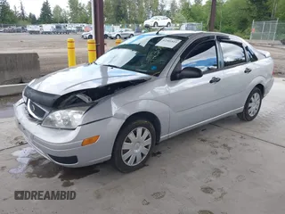 2006 Ford Focus S z VIN 1FAFP34N66W141597, wystawiony jako IAAI lot #42301819 z przebiegiem 94 705 mil mil oraz . Historia ofert i sprzedaży dostępna na DreamBid. Obrazek 18.