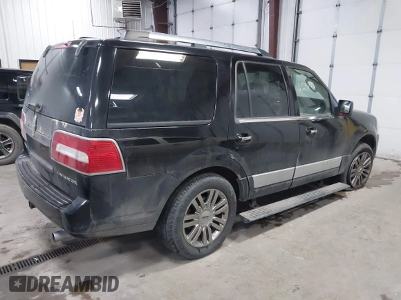 2008 Lincoln Navigator with VIN 5LMFU28558LJ11589, listed as a IAAI auction lot 41231733 with 1 mi miles. Bid and sale history available at carsss.com. Image 4.