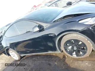 2023 Tesla Model Y Long Range z VIN 7SAYGAEE5PF603128, wystawiony jako IAAI lot #41328797 z przebiegiem 63 527 mil mil oraz . Historia ofert i sprzedaży dostępna na DreamBid. Obrazek 13.