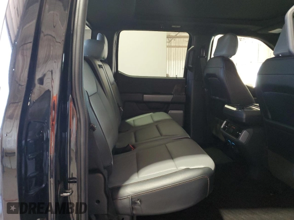 2023 Ford F-150 Lightning Pro z VIN 1FTVW1EV0PWG06971, wystawiony jako Copart lot #61850635 z przebiegiem 32 388 mil mil oraz Szkoda całkowita • Salvage title. Historia ofert i sprzedaży dostępna na DreamBid. Obrazek 10.