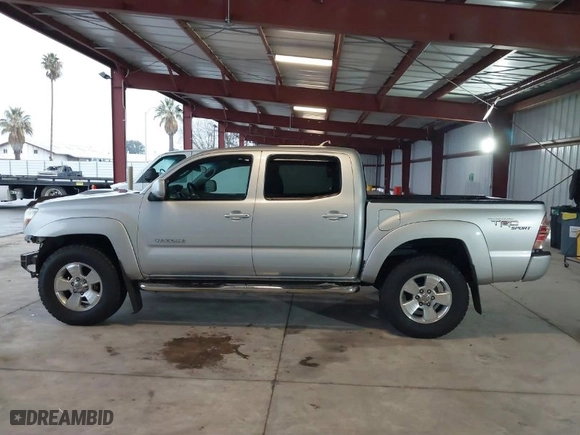 2007 Toyota Tacoma PreRunner with VIN 5TEJU62N47Z467176, listed as a IAAI auction lot 41472193 with NaN miles. Bid and sale history available at carsss.com. Image 15.
