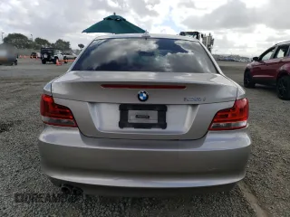 2013 BMW 1 Series 128i z VIN WBAUP9C59DVS94870, wystawiony jako Copart lot #80990614 z przebiegiem 111 331 mil mil oraz Szkoda całkowita • Salvage title. Historia ofert i sprzedaży dostępna na DreamBid. Obrazek 6.