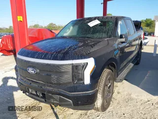 2024 Ford F-150 Lightning z VIN 1FTVW3L72RWG23113, wystawiony jako IAAI lot #41447854 z przebiegiem 1 917 mil mil oraz . Historia ofert i sprzedaży dostępna na DreamBid. Obrazek 2.