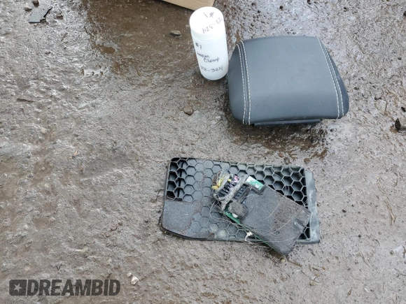 2019 Lamborghini Huracan z VIN ZHWUC1ZF0KLA11341, wystawiony jako Copart lot #54303435 z przebiegiem Nie podano mil oraz Szkody całkowita. Historia ofert i sprzedaży dostępna na DreamBid. Obrazek 12.
