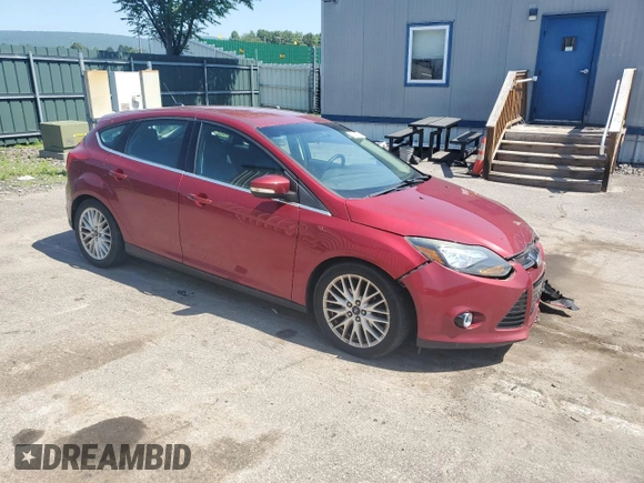 2014 Ford Focus Titanium z VIN 1FADP3N29EL409568, wystawiony jako Copart lot #62295345 z przebiegiem 53 401 mil mil oraz Szkoda całkowita • Salvage title. Historia ofert i sprzedaży dostępna na DreamBid. Obrazek 4.