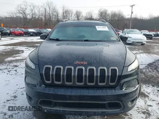 2016 Jeep Cherokee Latitude with VIN 1C4PJMCS1GW326557, listed as a IAAI auction lot 41474801 with 207,805 mi miles. Bid and sale history available at carsss.com. Image 6.