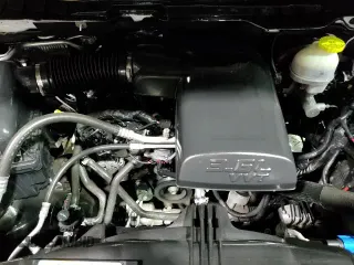 2023 Ram 1500 SLT z VIN 1C6RR6LG7PS564873, wystawiony jako Copart lot #42138175 z przebiegiem 33 847 mil mil oraz Nie do naprawy • Non repairable. Historia ofert i sprzedaży dostępna na DreamBid. Obrazek 14.