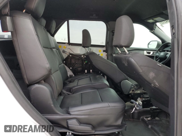 2021 Ford Police Interceptor Utility z VIN 1FM5K8AW4MNA01237, wystawiony jako Copart lot #48664315 z przebiegiem Nie podano mil oraz Nie do naprawy. Historia ofert i sprzedaży dostępna na DreamBid. Obrazek 11.