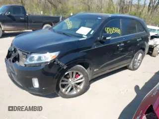 2014 Kia Sorento SX z VIN 5XYKWDA70EG455636, wystawiony jako IAAI lot #42015880 z przebiegiem 211 075 mil mil oraz . Historia ofert i sprzedaży dostępna na DreamBid. Obrazek 17.