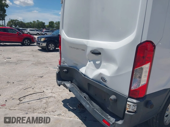 2018 Ford Transit с VIN 1FTYR2CG8JKA03392, выставлен на аукционе IAAI как лот 42525654 с пробегом 218 383 миль миль и . История ставок и продаж доступна на DreamBid. Изображение 19.