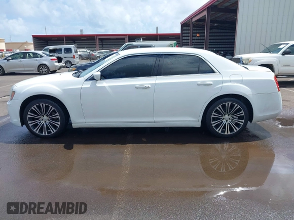 2012 Chrysler 300 S z VIN 2C3CCABG5CH115766, wystawiony jako IAAI lot #41893708 z przebiegiem 129 260 mil mil oraz . Historia ofert i sprzedaży dostępna na DreamBid. Obrazek 14.