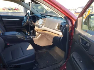 2018 Toyota Highlander LE with VIN 5TDBZRFH9JS841877, listed as a IAAI auction lot 40810265 with 95,718 mi miles. Bid and sale history available at carsss.com. Image 5.