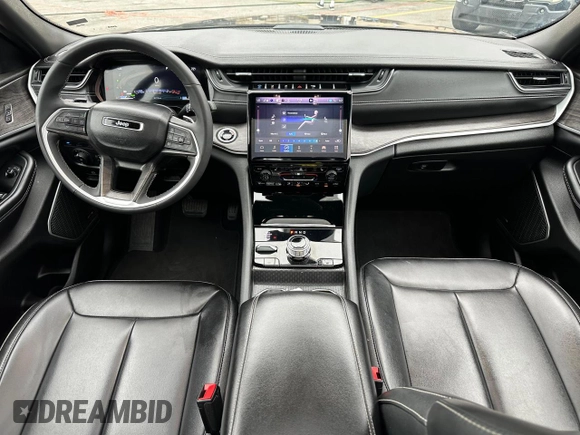 2024 Jeep Grand Cherokee with VIN 1C4RJYB63RC182339, listed as a Copart auction lot 62897325 with 36,710 mi miles and Clean title. Bid and sale history available at DreamBid. Image 5.