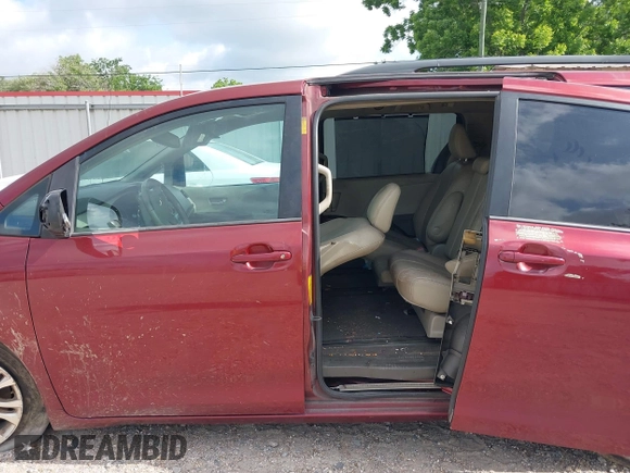 2013 Toyota Sienna XLE AAS z VIN 5TDYK3DC5DS380894, wystawiony jako IAAI lot #42271097 z przebiegiem 145 494 mil mil oraz . Historia ofert i sprzedaży dostępna na DreamBid. Obrazek 15.