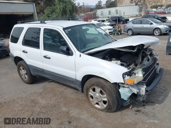2004 Ford Escape XLT with VIN 1FMYU03134KA80217, listed as a IAAI auction lot 41672764 with 184,601 mi miles. Bid and sale history available at carsss.com. Image 1.