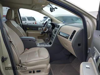 2010 Lincoln MKX z VIN 2LMDJ6JC0ABJ11318, wystawiony jako IAAI lot #42448885 z przebiegiem 92 860 mil mil oraz . Historia ofert i sprzedaży dostępna na DreamBid. Obrazek 5.