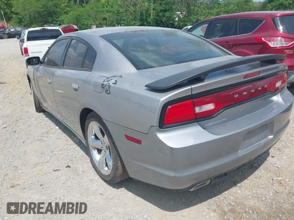 2013 Dodge Charger SE z VIN 2C3CDXBG1DH609530, wystawiony jako IAAI lot #42151140 z przebiegiem 173 210 mil mil oraz . Historia ofert i sprzedaży dostępna na DreamBid. Obrazek 3.