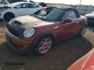 2013 MINI Roadster S z VIN WMWSY3C57DT593710, wystawiony jako Copart lot #70749864 z przebiegiem Nie podano mil oraz Szkody całkowita. Historia ofert i sprzedaży dostępna na DreamBid. Obrazek 1.