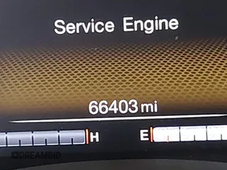 2022 Jeep Renegade Latitude z VIN ZACNJDB17NPN57213, wystawiony jako IAAI lot #42546610 z przebiegiem 66 403 mil mil oraz . Historia ofert i sprzedaży dostępna na DreamBid. Obrazek 16.
