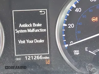 2018 Toyota Highlander LE with VIN 5TDZZRFH0JS236919, listed as a IAAI auction lot 42642151 with 121,266 mi miles and . Bid and sale history available at DreamBid. Image 16.