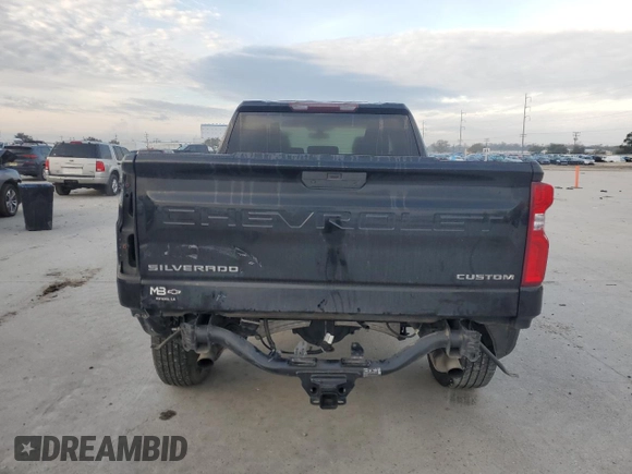 2020 Chevrolet Silverado 1500 Custom with VIN 1GCRWBEF9LZ258712, listed as a Copart auction lot 42992025 with 61,300 mi miles and Salvage Title. Bid and sale history available at carsss.com. Image 6.