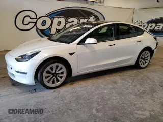 2022 Tesla Model 3 z VIN 5YJ3E1EA1NF371389, wystawiony jako Copart lot #59639665 z przebiegiem 84 719 mil mil oraz Czysty tytuł • Clean title. Historia ofert i sprzedaży dostępna na DreamBid. Obrazek 1.