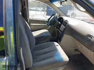 2005 Dodge Caravan SXT with VIN 2D4GP44L95R324232, listed as a IAAI auction lot 42056320 with 200,459 mi miles. Bid and sale history available at carsss.com. Image 5.