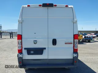 2018 Ram ProMaster Cargo z VIN 3C6URVHG3JE116329, wystawiony jako IAAI lot #42331735 z przebiegiem 161 377 mil mil oraz . Historia ofert i sprzedaży dostępna na DreamBid. Obrazek 16.