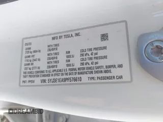 2023 Tesla Model 3 z VIN 5YJ3E1EA9PF576610, wystawiony jako IAAI lot #42206777 z przebiegiem 21 658 mil mil oraz . Historia ofert i sprzedaży dostępna na DreamBid. Obrazek 9.