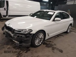 2021 BMW 5 Series 530i z VIN WBA53BH02MCF80188, wystawiony jako IAAI lot #41123753 z przebiegiem 72 730 mil mil oraz . Historia ofert i sprzedaży dostępna na DreamBid. Obrazek 2.