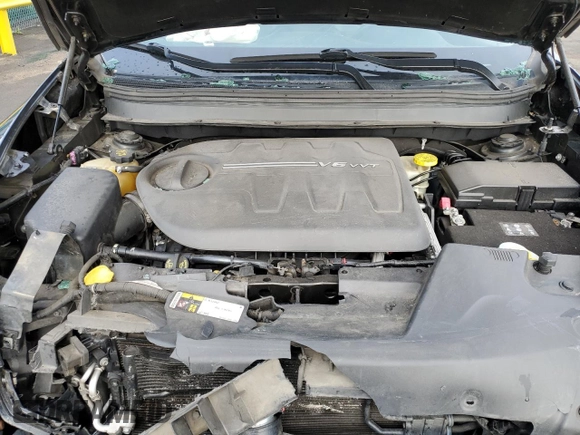 2015 Jeep Cherokee Trailhawk with VIN 1C4PJMBS9FW521872, listed as a Copart auction lot 55338955 with 146,602 mi miles and Salvage title. Bid and sale history available at DreamBid. Image 13.