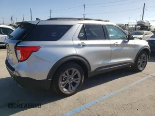 2024 Ford Explorer XLT with VIN 1FMSK7DHXRGA32630, listed as a Copart auction lot 68529784 with 884 mi miles and Salvage Title. Bid and sale history available at carsss.com. Image 3.