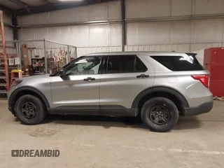2023 Ford Police Interceptor Utility z VIN 1FM5K8AB3PGA35241, wystawiony jako IAAI lot #41505013 z przebiegiem 13 136 mil mil oraz . Historia ofert i sprzedaży dostępna na DreamBid. Obrazek 14.