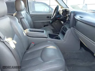 2004 Chevrolet Tahoe LS with VIN 1GNEK13ZX4J320708, listed as a IAAI auction lot 41332058 with 171,305 mi miles. Bid and sale history available at carsss.com. Image 5.