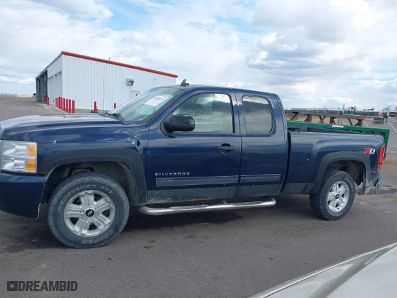 2010 Chevrolet Silverado 1500 LT with VIN 1GCSKSE39AZ271363, listed as a IAAI auction lot 41882454 with 96,210 mi miles. Bid and sale history available at carsss.com. Image 14.