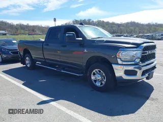 2024 Ram 2500 Tradesman z VIN 3C6UR5HL1RG269501, wystawiony jako IAAI lot #41874624 z przebiegiem 63 962 mil mil oraz . Historia ofert i sprzedaży dostępna na DreamBid. Obrazek 1.