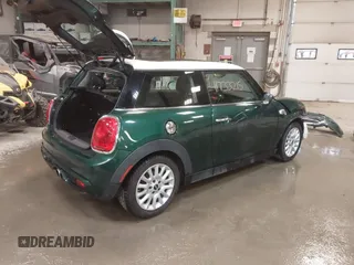 2015 MINI Hardtop S z VIN WMWXP7C57F2A39384, wystawiony jako IAAI lot #41733215 z przebiegiem 60 750 mil mil oraz . Historia ofert i sprzedaży dostępna na DreamBid. Obrazek 4.