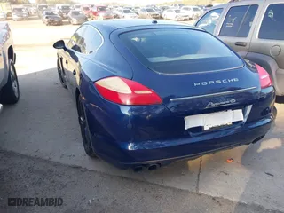 2010 Porsche Panamera S with VIN WP0AB2A70AL061547, listed as a IAAI auction lot 40972962 with 148,139 mi miles. Bid and sale history available at carsss.com. Image 3.