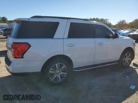2023 Ford Expedition XLT with VIN 1FMJU1H85PEA23677, listed as a Copart auction lot 84255484 with 0 mi miles and Salvage Title. Bid and sale history available at carsss.com. Image 3.