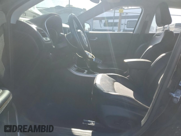 2018 Jeep Compass Latitude with VIN 3C4NJCBB6JT285892, listed as a Copart auction lot 61869045 with 63,315 mi miles and Salvage title. Bid and sale history available at DreamBid. Image 7.