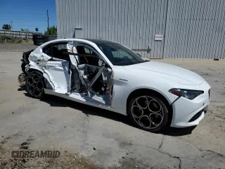 2022 Alfa Romeo Giulia Veloce с VIN ZARFAMBNXN7664866, выставлен на аукционе Copart как лот 55639185 с пробегом Не указан миль и Списание • Salvage title. История ставок и продаж доступна на DreamBid. Изображение 4.
