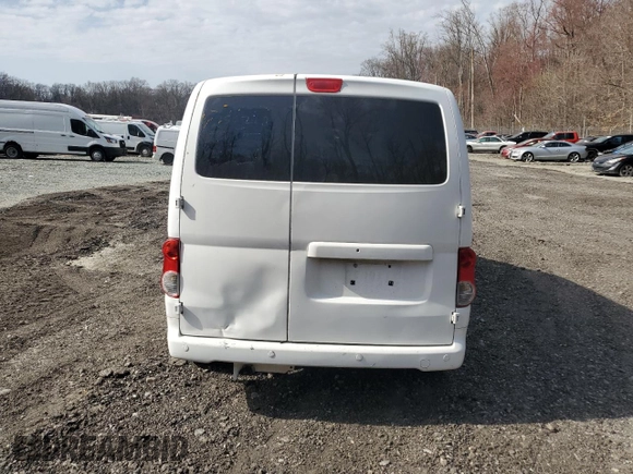 2015 Nissan NV200 S z VIN 3N6CM0KN8FK696261, wystawiony jako Copart lot #50001695 z przebiegiem Nie podano mil oraz Szkoda całkowita • Salvage title. Historia ofert i sprzedaży dostępna na DreamBid. Obrazek 6.