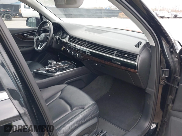 2017 Audi Q7 Premium Plus with VIN WA1LAAF7XHD008027, listed as a IAAI auction lot 41930270 with 128,713 mi miles. Bid and sale history available at carsss.com. Image 5.